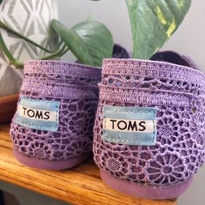 Lace TOMS